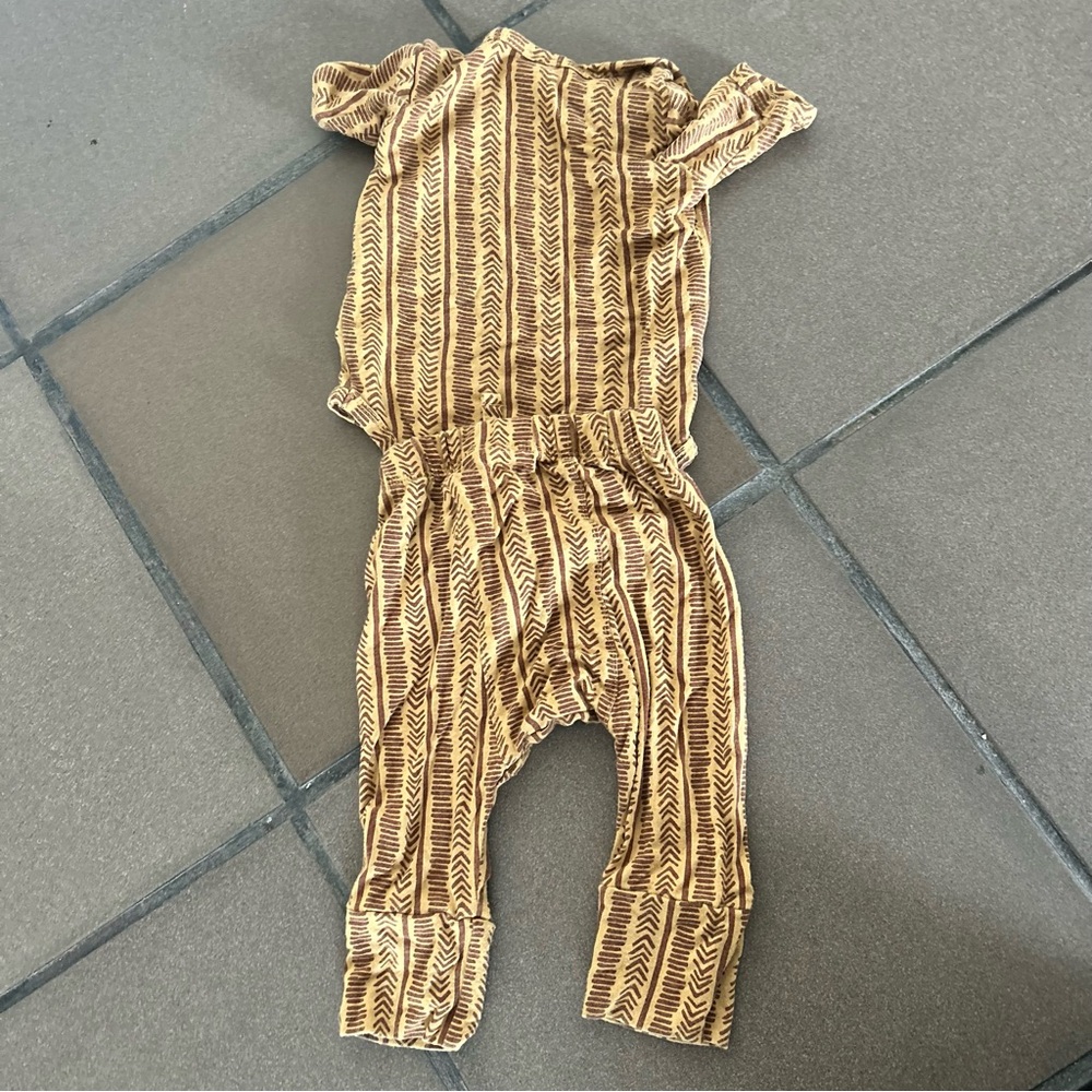 Kate Quinn Bamboo Outfit